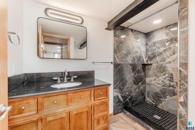 312 S 1st Ave Avenue, Brandon, SD 57005