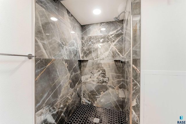 312 S 1st Ave Avenue, Brandon, SD 57005