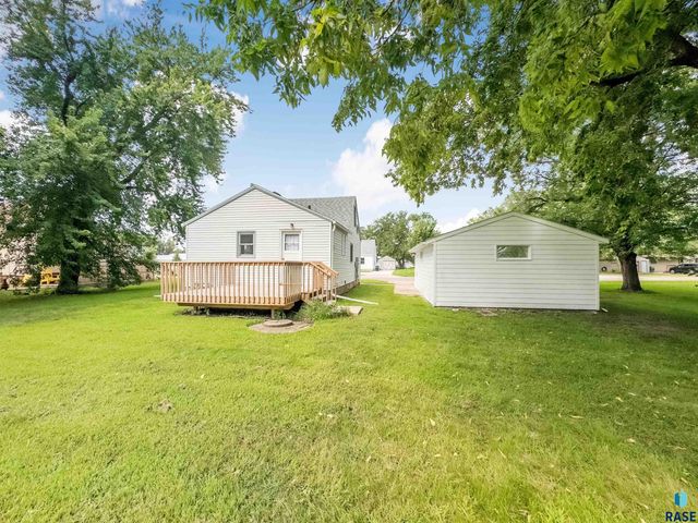 312 S 1st Ave Avenue, Brandon, SD 57005