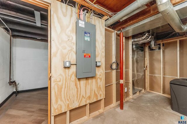 312 S 1st Ave Avenue, Brandon, SD 57005