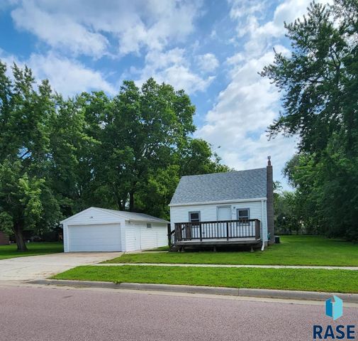 312 S 1st Ave Avenue, Brandon, SD 57005