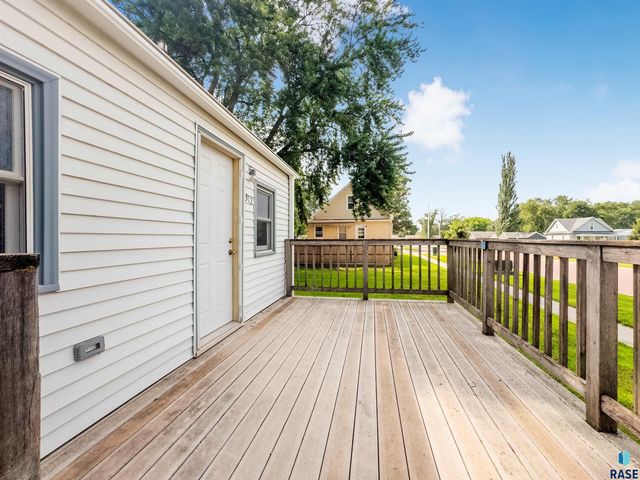312 S 1st Ave Avenue, Brandon, SD 57005