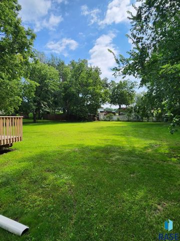 312 S 1st Ave Avenue, Brandon, SD 57005