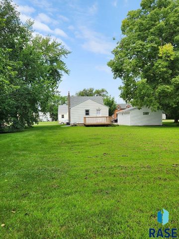 312 S 1st Ave Avenue, Brandon, SD 57005