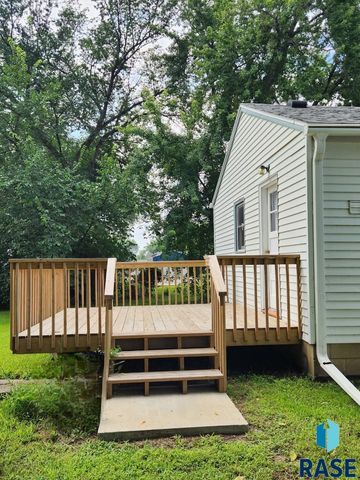 312 S 1st Ave Avenue, Brandon, SD 57005