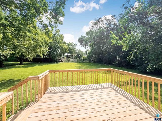 312 S 1st Ave Avenue, Brandon, SD 57005