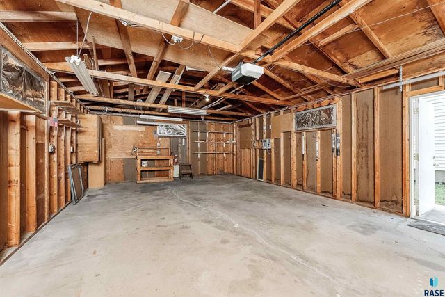 312 S 1st Ave Avenue, Brandon, SD 57005