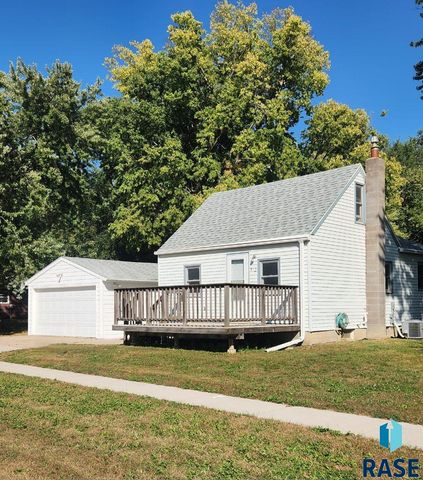 312 S 1st Ave Avenue, Brandon, SD 57005