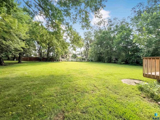 312 S 1st Ave Avenue, Brandon, SD 57005