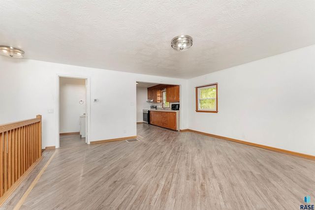 312 S 1st Ave Avenue, Brandon, SD 57005