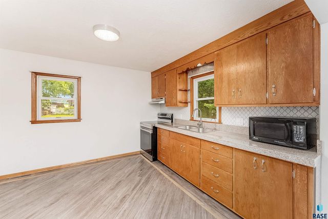 312 S 1st Ave Avenue, Brandon, SD 57005