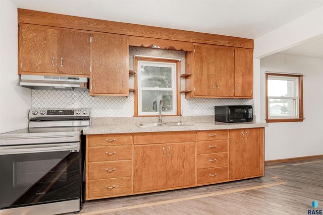 312 S 1st Ave Avenue, Brandon, SD 57005