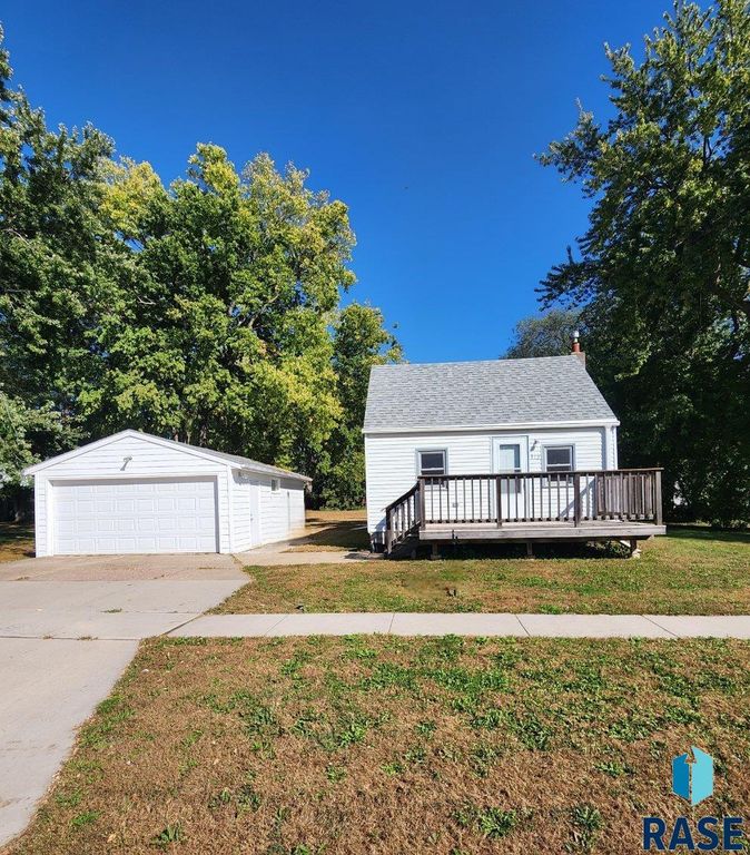 312 S 1st Ave Avenue, Brandon, SD 57005