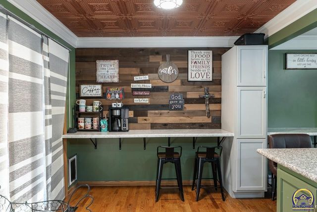 6549 SW 26th CT, Topeka, KS 66614