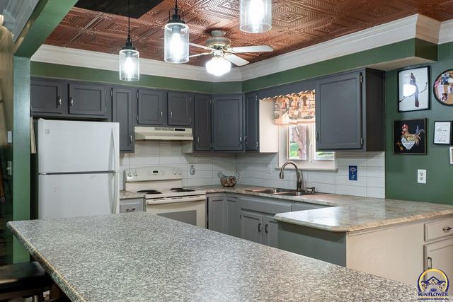 6549 SW 26th CT, Topeka, KS 66614