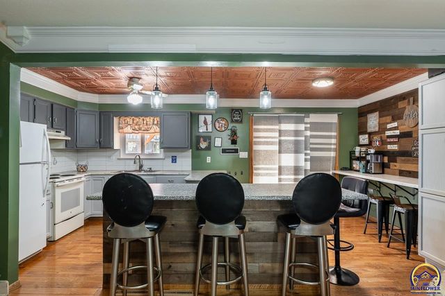 6549 SW 26th CT, Topeka, KS 66614