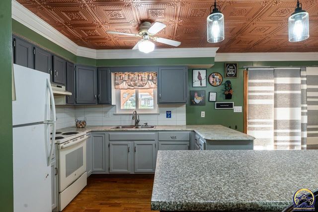 6549 SW 26th CT, Topeka, KS 66614