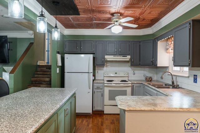 6549 SW 26th CT, Topeka, KS 66614