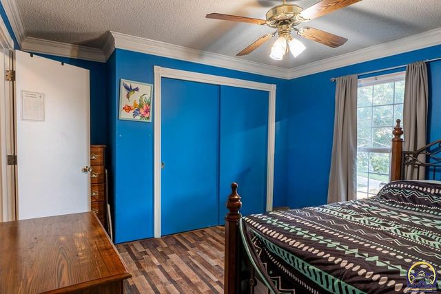 6549 SW 26th CT, Topeka, KS 66614