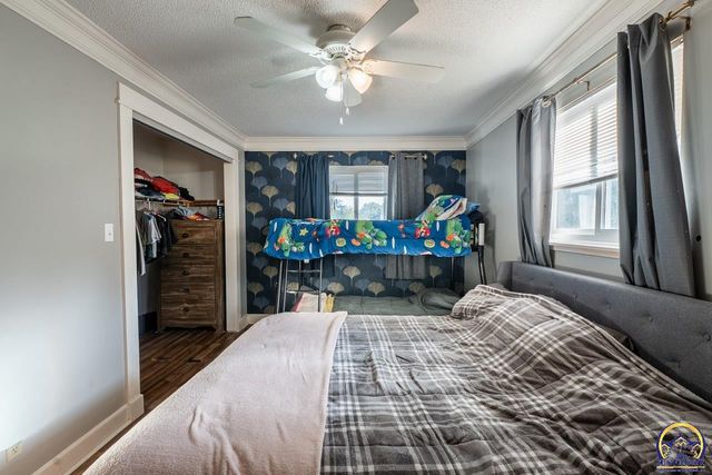 6549 SW 26th CT, Topeka, KS 66614