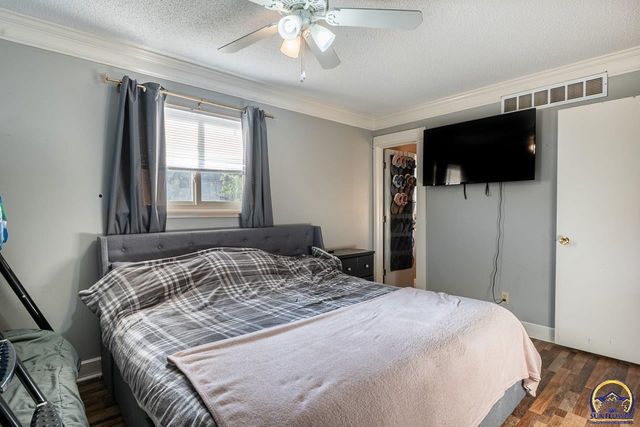 6549 SW 26th CT, Topeka, KS 66614