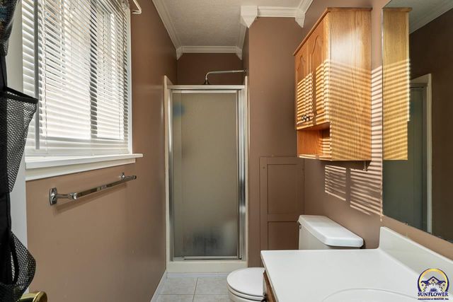 6549 SW 26th CT, Topeka, KS 66614