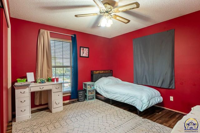 6549 SW 26th CT, Topeka, KS 66614