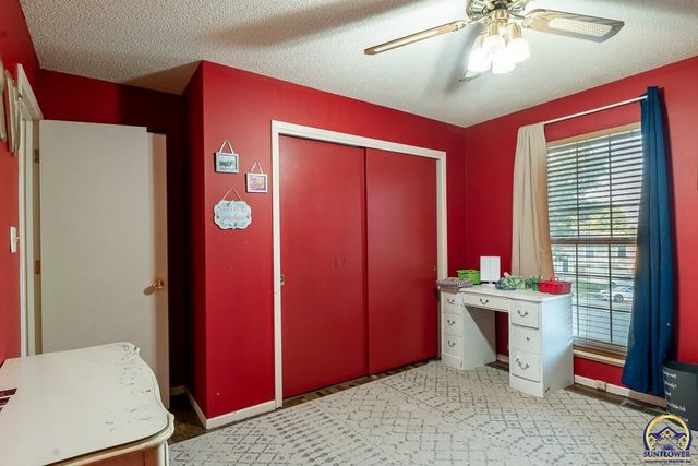 6549 SW 26th CT, Topeka, KS 66614