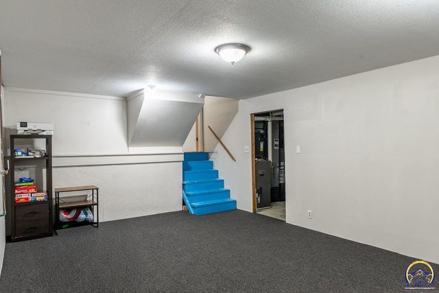 6549 SW 26th CT, Topeka, KS 66614