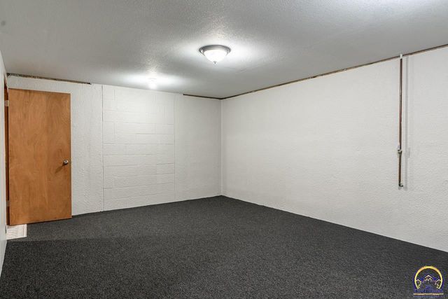 6549 SW 26th CT, Topeka, KS 66614