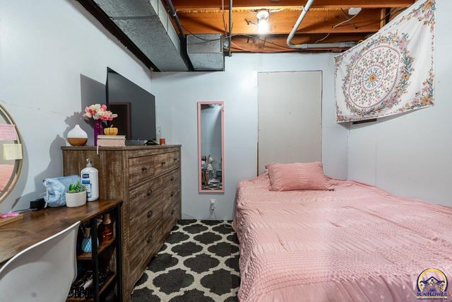 6549 SW 26th CT, Topeka, KS 66614