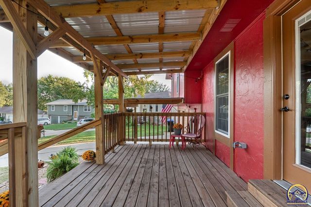 6549 SW 26th CT, Topeka, KS 66614