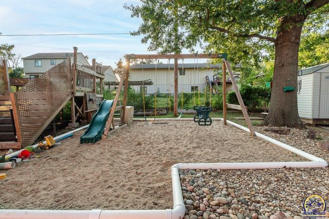 6549 SW 26th CT, Topeka, KS 66614