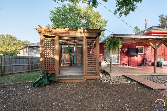 6549 SW 26th CT, Topeka, KS 66614