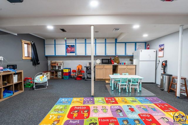 6549 SW 26th CT, Topeka, KS 66614