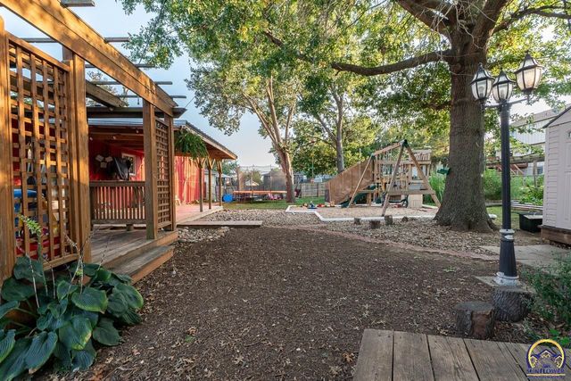 6549 SW 26th CT, Topeka, KS 66614