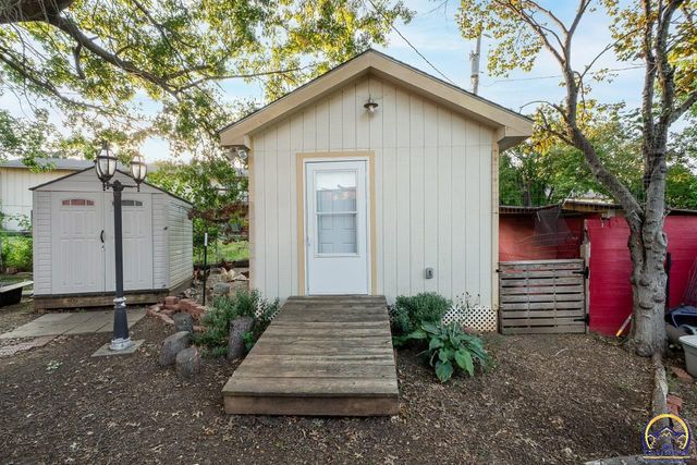 6549 SW 26th CT, Topeka, KS 66614