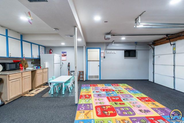 6549 SW 26th CT, Topeka, KS 66614