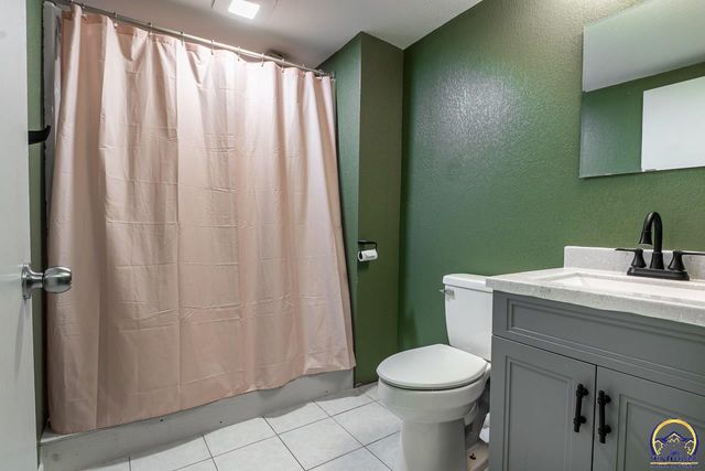 6549 SW 26th CT, Topeka, KS 66614