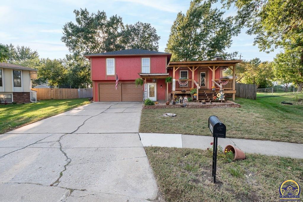 6549 SW 26th CT, Topeka, KS 66614