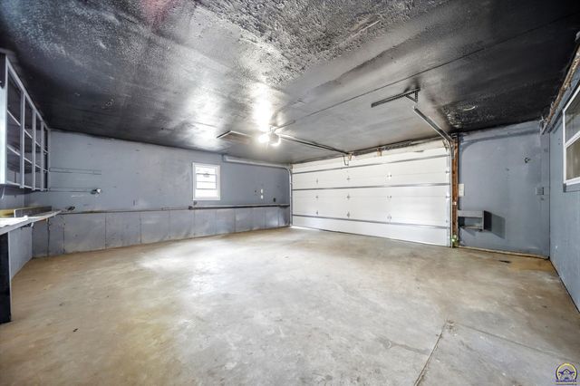 1224 SE 35th TER, Topeka, KS 66605