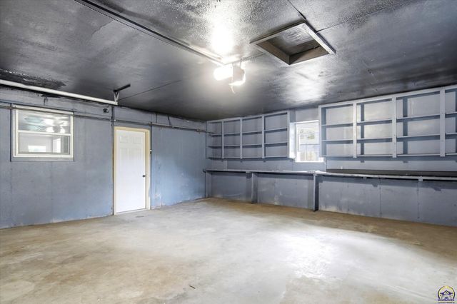 1224 SE 35th TER, Topeka, KS 66605