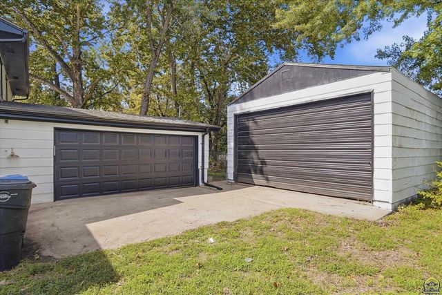 1224 SE 35th TER, Topeka, KS 66605
