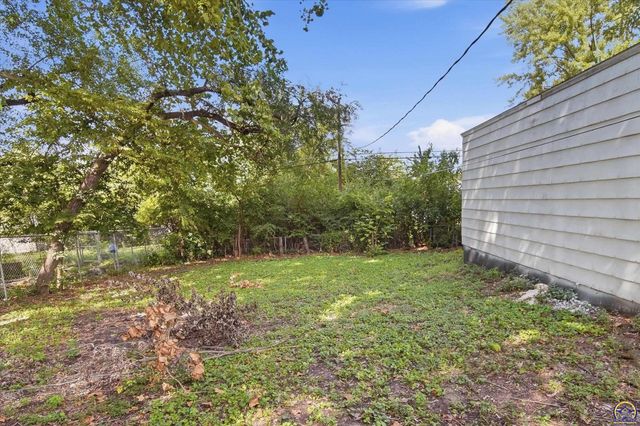 1224 SE 35th TER, Topeka, KS 66605