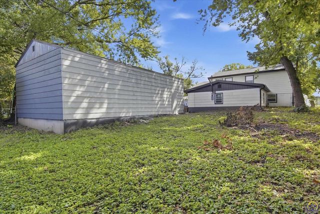 1224 SE 35th TER, Topeka, KS 66605