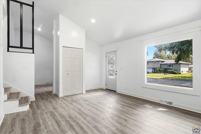 1224 SE 35th TER, Topeka, KS 66605