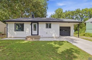 1224 SE 35th TER, Topeka, KS 66605