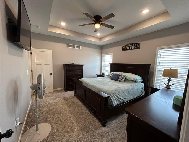 305 SW 11th Road, Warrensburg, MO 64093