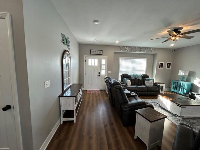 305 SW 11th Road, Warrensburg, MO 64093