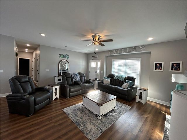 305 SW 11th Road, Warrensburg, MO 64093